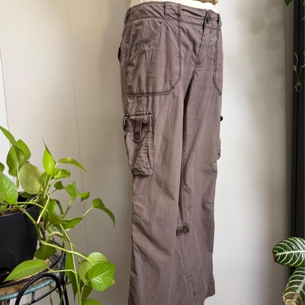 Old Navy Womens 8 Brown Low Rise Cargo Pants Y2K Utility Roll Up Mushroom Brown - Picture 2 of 8